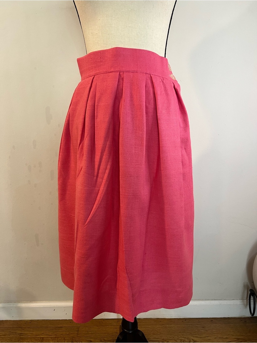 High-Waist Pleated Midi Skirt in Vibrant Pink - Picture 7 of 9